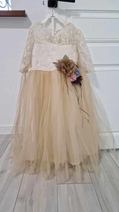 Срочно продам платья разные