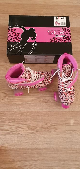 Ролкови кънки SFR 2 бр. и предпазен комплект 2 бр.