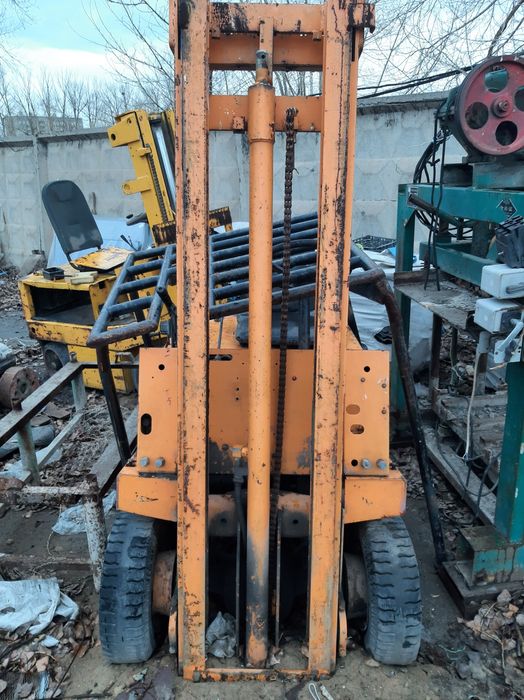 Продам электропогрузчик вилочный ЕВ-687