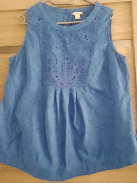 Продам летнюю кофточку, х/б с вышивкой, фасон со складками впереди