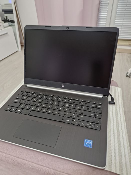 Laptop HP 14s - Windows 10 instalat