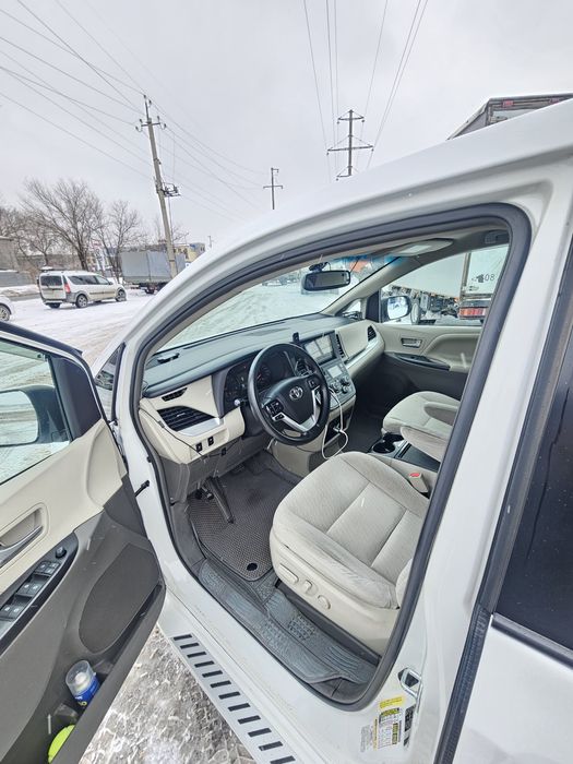 Продам Toyota Sienna