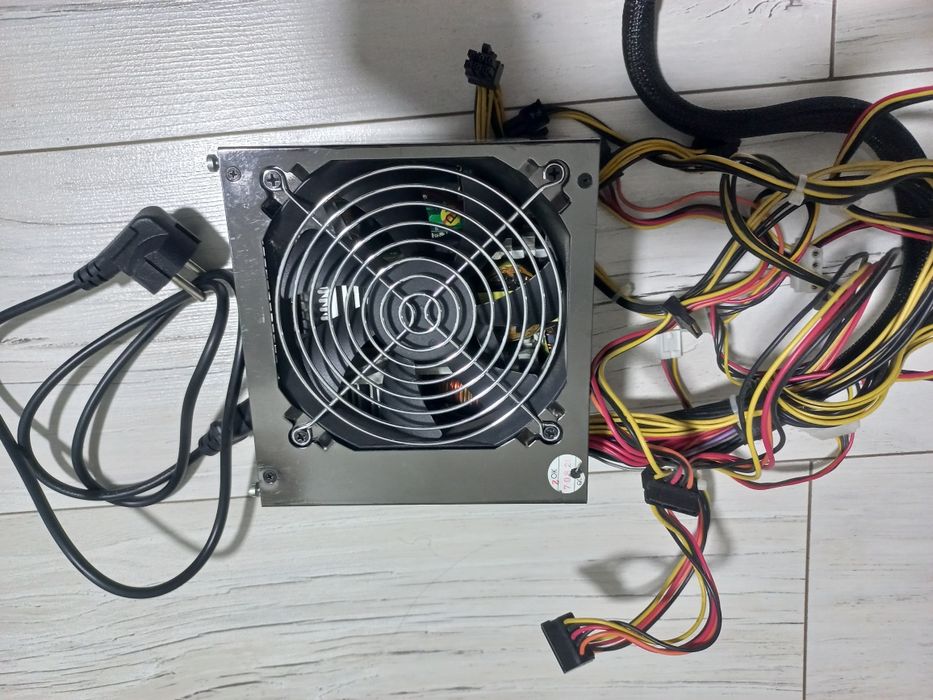 Продам блок питания huntkey