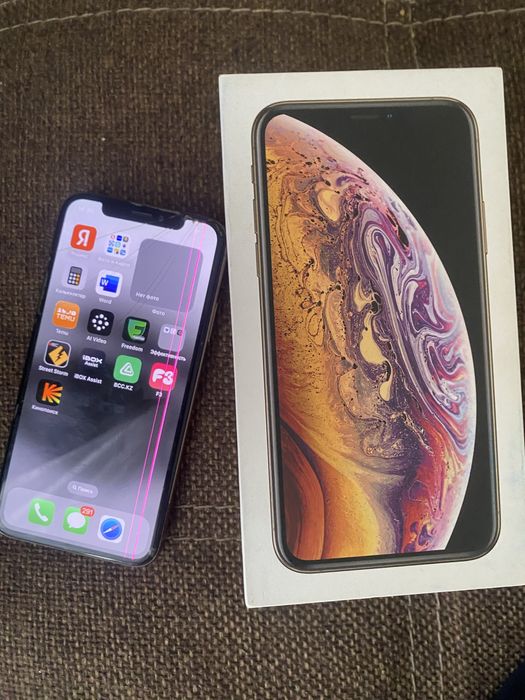 Продаю айфон 10 срочнооооо с коробкой