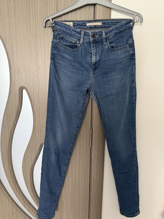 Blugi Levi’s marimea M