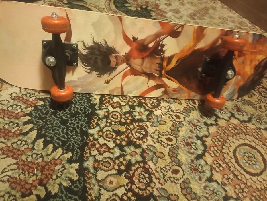 Skateboard sotiladi