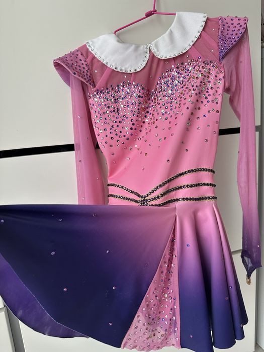 Състезателна рокля за фигурно пързаляне