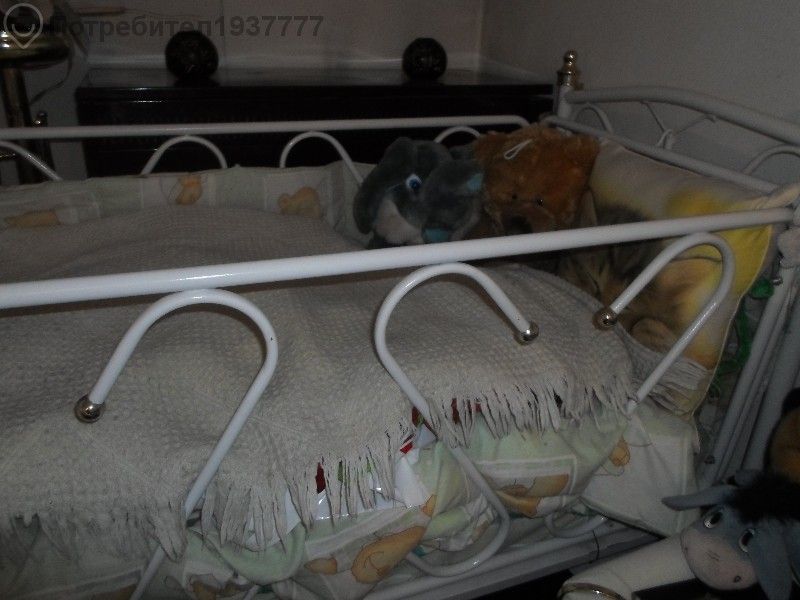 Детско креватче метално с механизъм за люлка