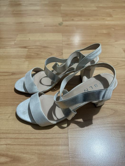 Sandale elegante cu toc gros 5 cm, mărimea 38, culoare argintii