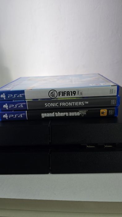 Продам Sony PlayStation 4