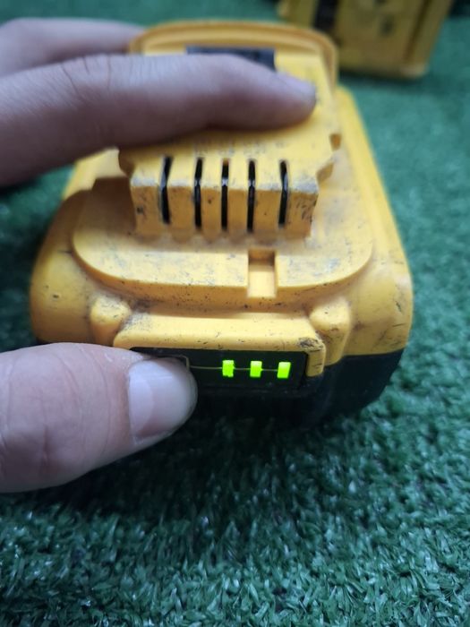 Ударен безчетков винтоверт на DeWALT DCD709 с батерия 5 ампера