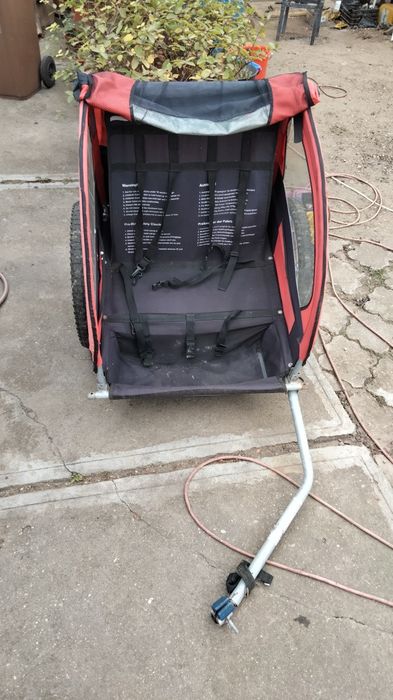 Vinde cărucior pt copii atașat la bicicleta