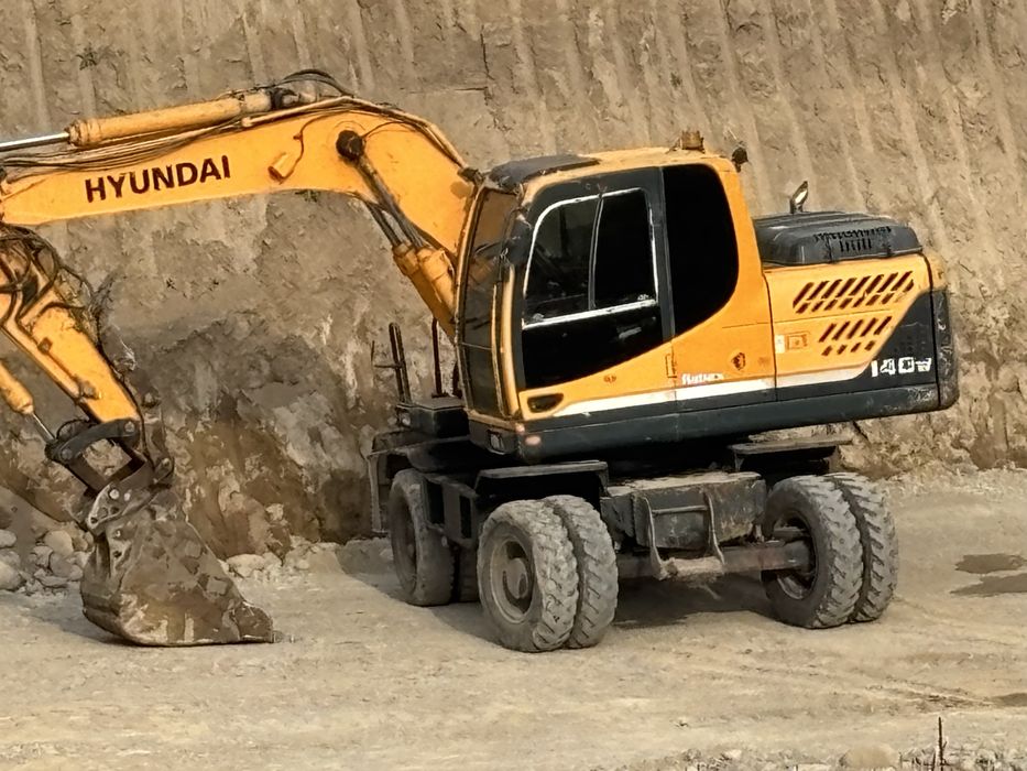 Услуги аренды экскаватора