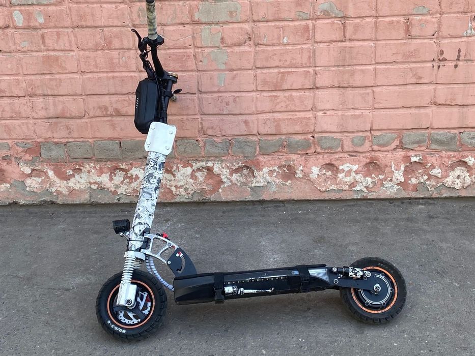 Продам электро самокат куго м4