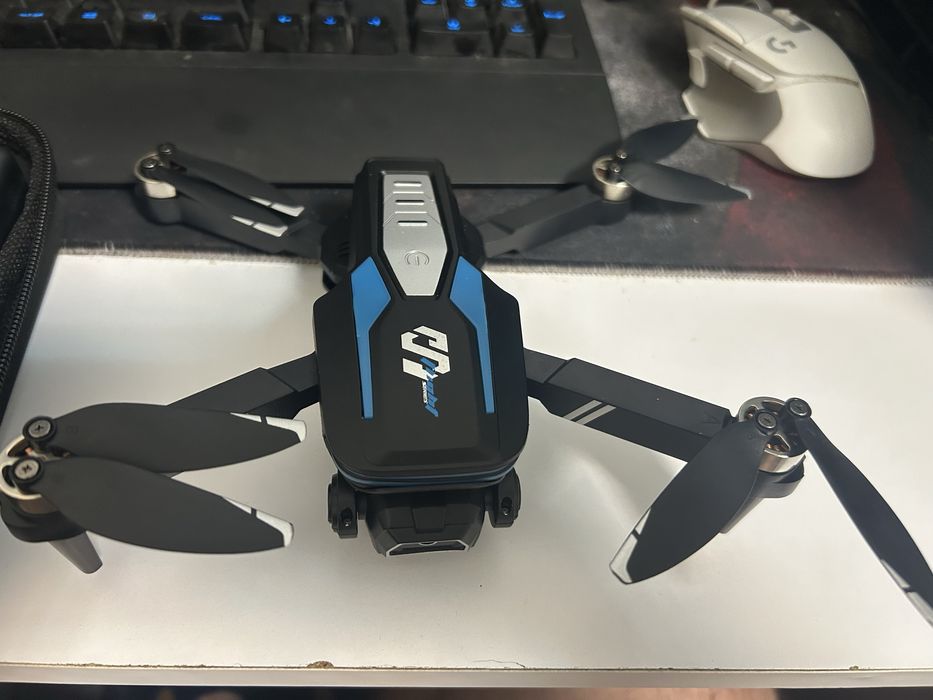 Продавам дрон с 5 батерий и кутия