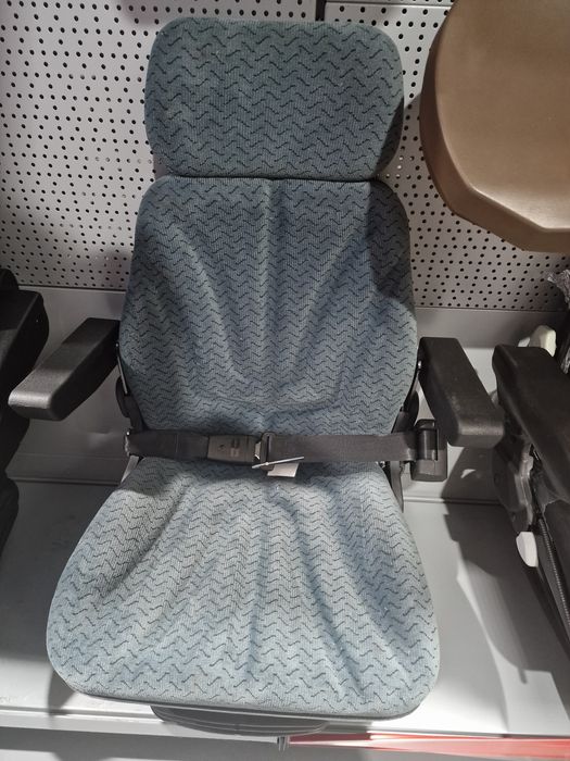 Scaun cu suspensie pneumatica tractor utilaje agricole de tip gramer f