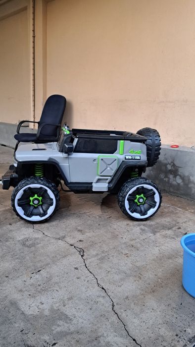 Jeep Bolalar moshinasi