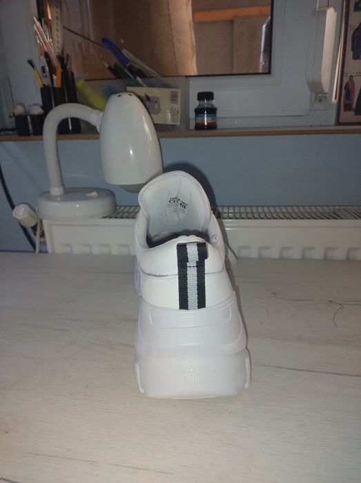 Vând adidasi Versace jeans couture