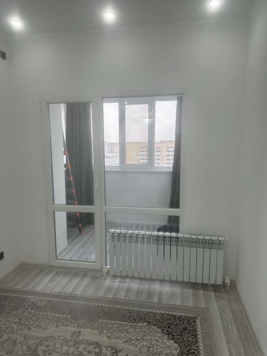 Продам пластиковый дверь стеклопакетом(двухкамерный)