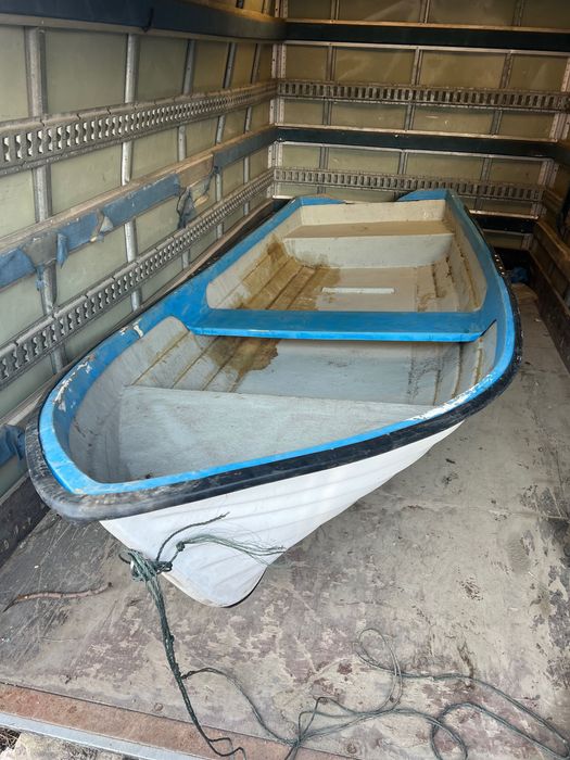 Продавам рибарска лодка