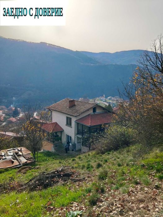 Уникална триетажна къща в гр,СВОГЕ, сред  живописното Искърско Дефиле