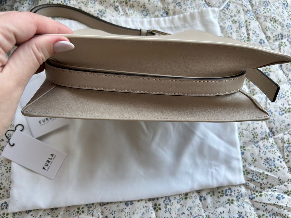 Furla, светло бежова