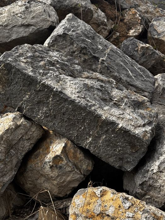 Гранитни бордюри