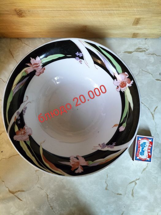 Продаю различную посуду, статуэтки, графины, чайники и прочее