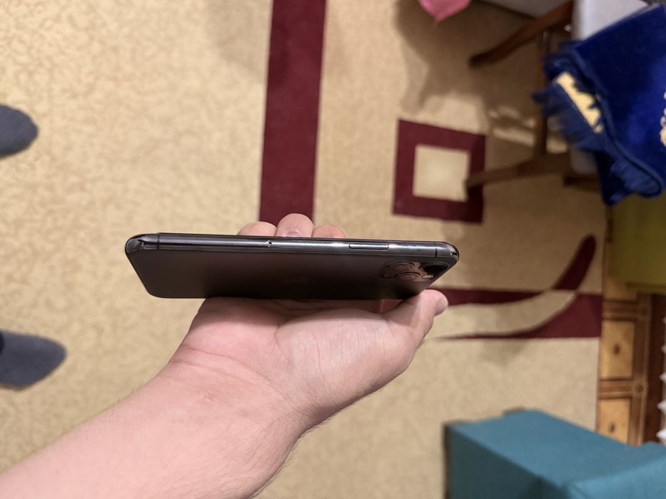 Iphone 11 pro srochni sotiladi