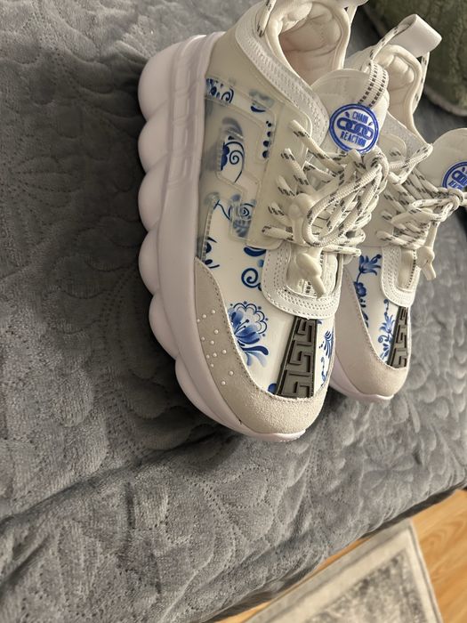 Versace chain reaction