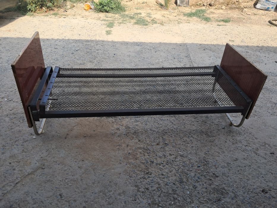 Продам кровать железный