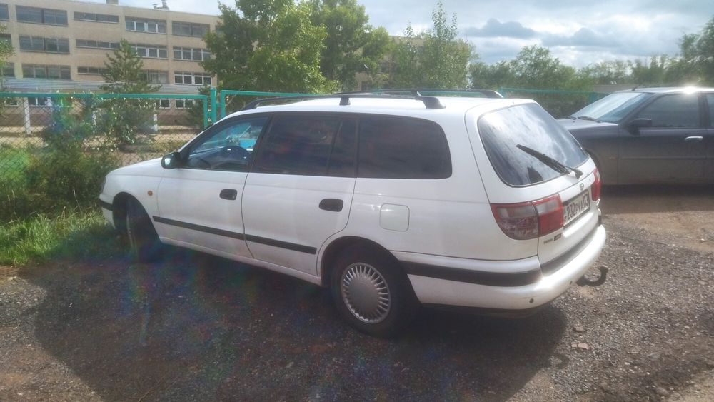 Продам Тойота Карина Е