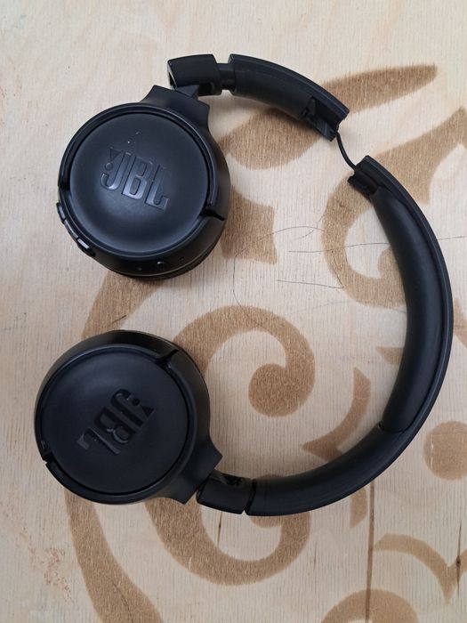 Наушники JBL новые в лучшем состояние