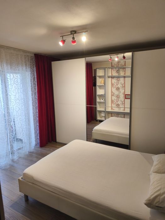 Închiriez apartament semidecomandat