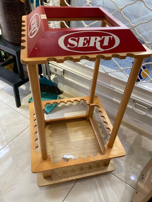 Търговско оборудване,стойки за въдици,стъклени рафтове