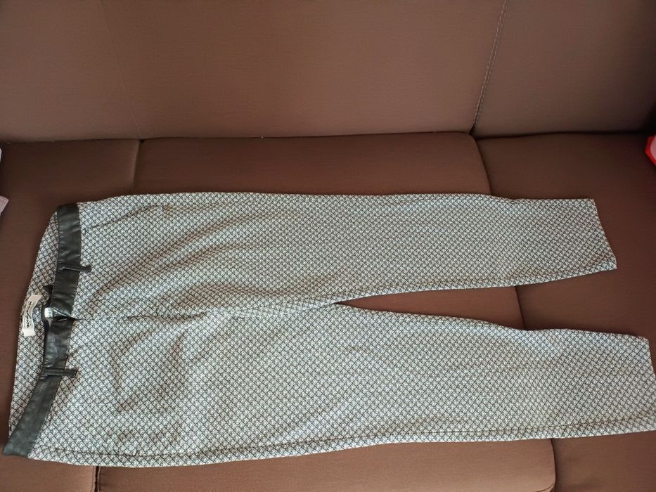 Pantaloni dama, de stofa ,35 lei.