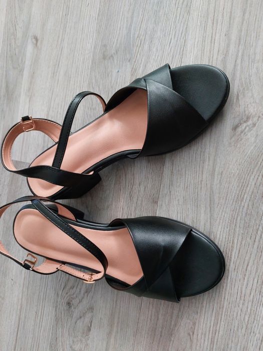 Елегантни сандали