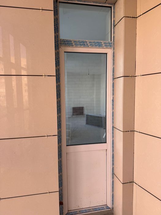 продам дверь пластиковую