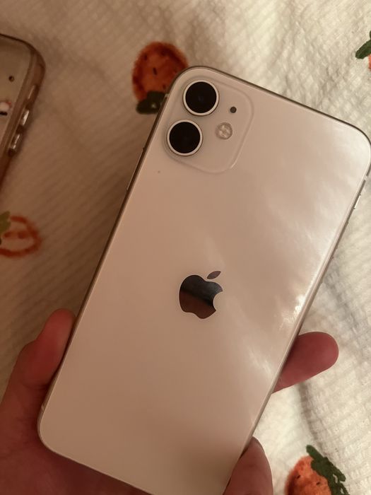 Продам iphone белый 11