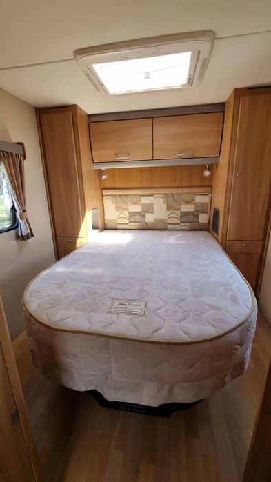 Rulota Swift Challenger, pat insula, 2 zone, dus separat, Panou solar