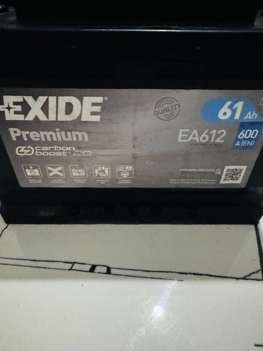 Vând baterie Exide Premium
