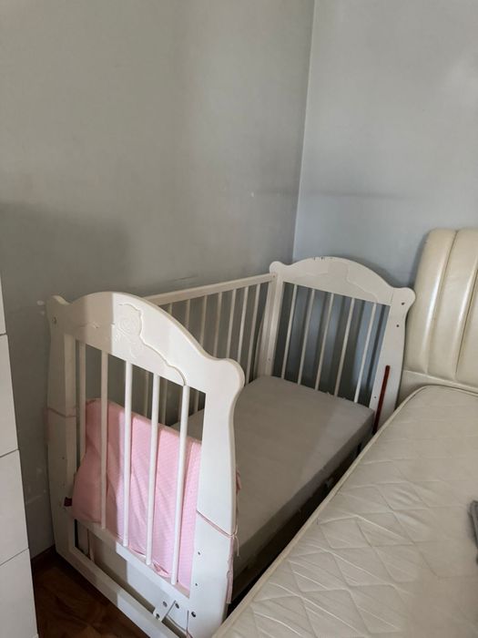 Кровать и детская кровать продаю