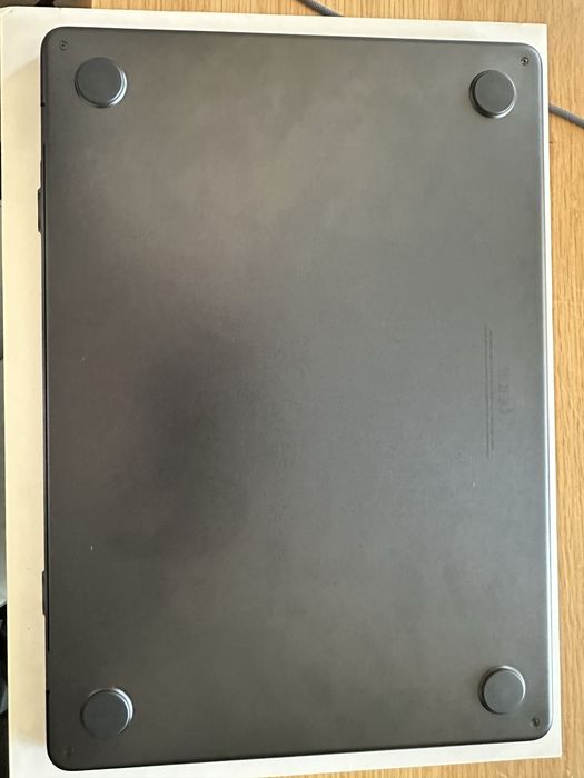 Apple MacBook Air M2 13.6” – 16GB RAM / 256GB SSD