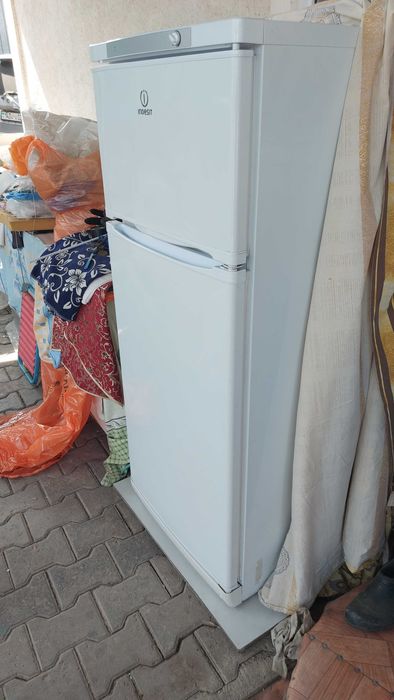 Холодильник "Indesit". САМОВЫВОЗ