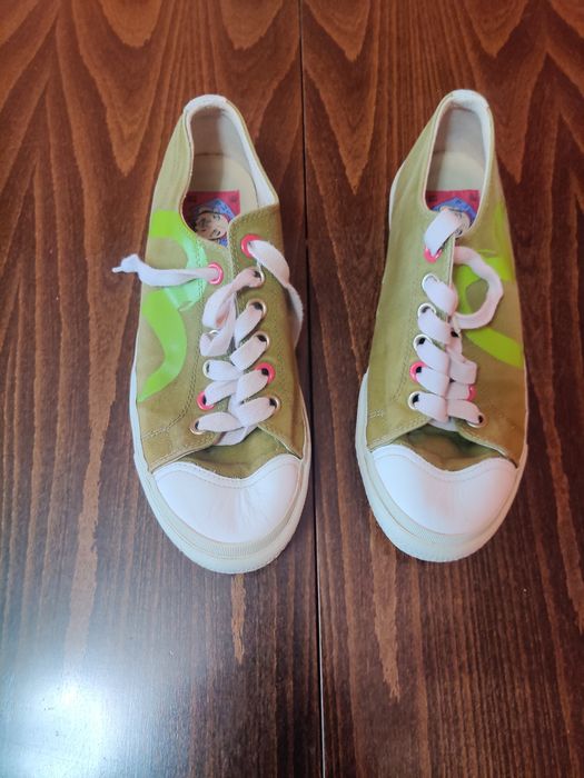 Фънки кецове от Англия