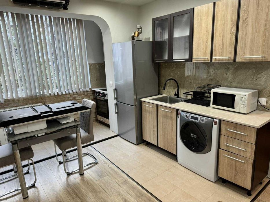 Дава се под наем Двустаен апартамент в София, Оборище - 40 кв.м за 750 € - Снимка #2