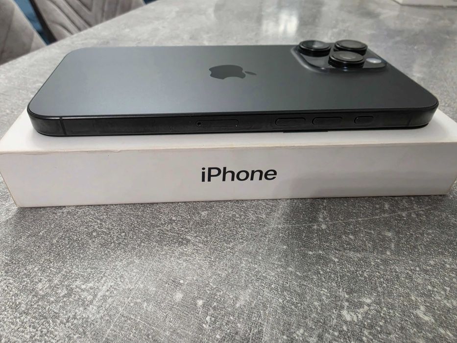 Iphone 16 pro max 256 гб като нов