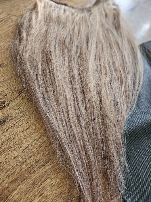 Естествена коса с бежов оттенък