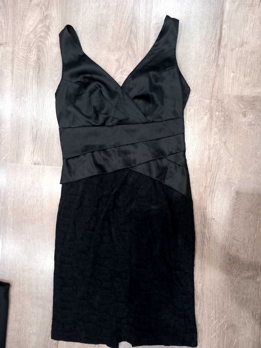 Стилна черна рокля с дантела