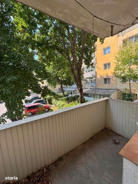 De vanzare apartament cu 4 camere, 2 bai si 2 balcoane, etajul 1, 70mp
